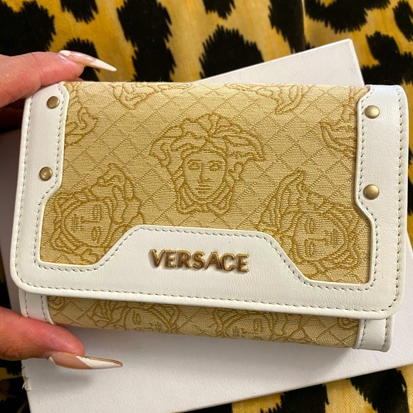 SOLD! Versace Rare Vintage Wallet - Picture 1 of 3